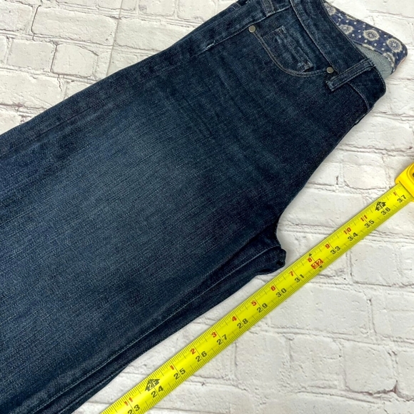 Floral Green Blouse with Dark Jeans - Picture 6 of 14